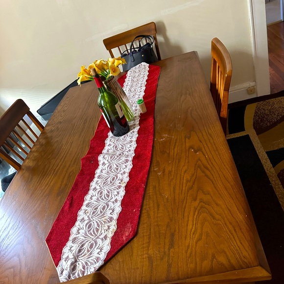 Nice and a good condition dining room. Set of 4 - Picture 1 of 2